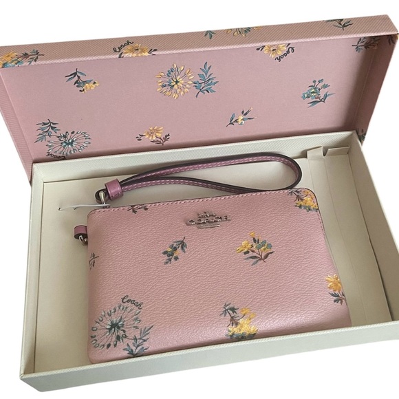 COACH Corner Zip Wristlet in Dandelion print with Coach gift box - Picture 1 of 5